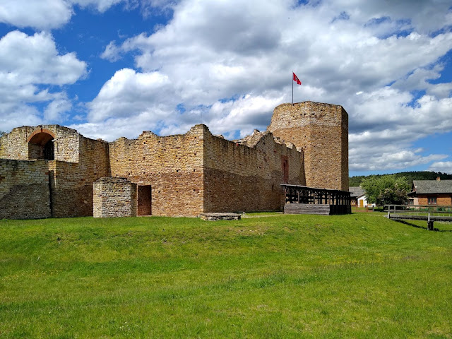 ruiny zamku w Inowłodzu